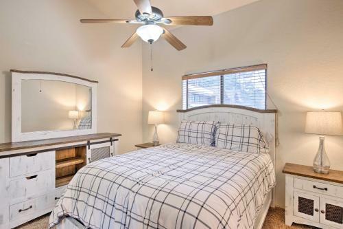 Townhome With Deck And Fireplace About 3 Mi To Lake!