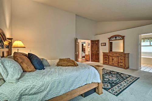 Pinetop Cabin With Fireplace, About 1 Mi To Golf!