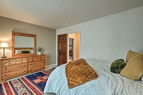 Pinetop Cabin With Fireplace, About 1 Mi To Golf!