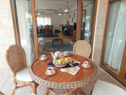 4 Bd Villa By Golden Bay Beach In Pyla