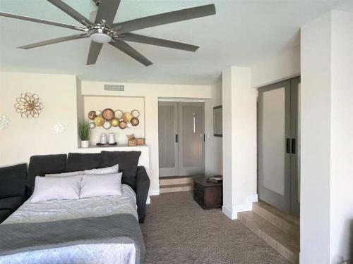 Palm Paradise Water Views Heated Pool & Spa!