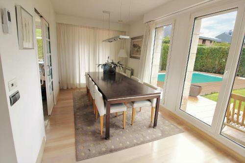 Bonita Villa Pareada Con Piscina Privada