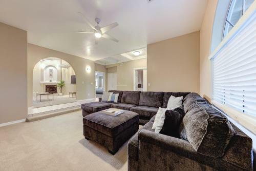 Spacious & Updated House Pool