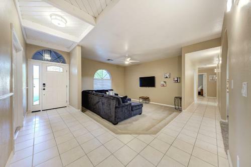 Spacious & Updated House Pool