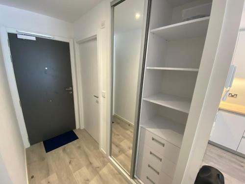 Modern Studio Apartment At The Hub