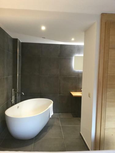Hotel C�t� Cour