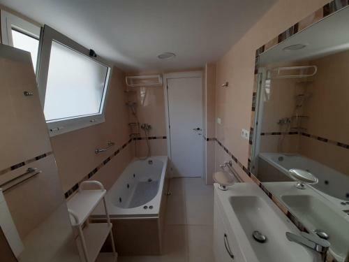 Apartamento Modern Huge Appartement, Just 100 M From The Beach