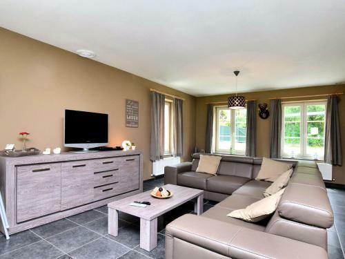 Modern Holiday Home In Hastiere Near Forest