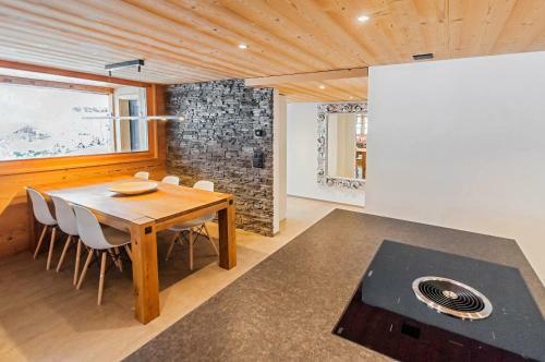 Chic Alpine Apartment For 5 - Perfect For Skiers