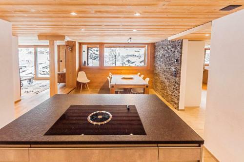 Chic Alpine Apartment For 5 - Perfect For Skiers