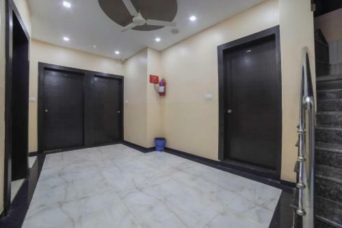 Hotel Oyo 61135 Halwai Association