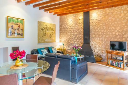 Beautiful Mallorcan Villa With Pool In Soller