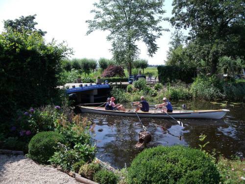 Bed & Breakfast Buitenplaats De Blauwe Meije