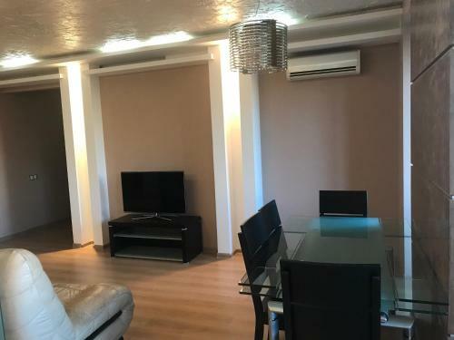 Cozy 2 Bedroom Apartment On Machtova