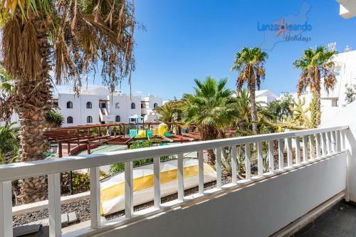 Green Apartment, Bright Apt In Costa Teguise