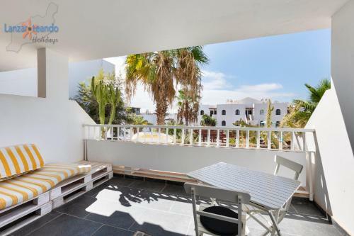 Green Apartment, Bright Apt In Costa Teguise