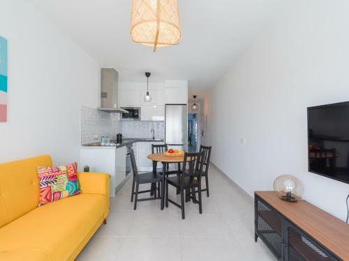 Moderno Apartamento Con Piscina En Costa Teguise