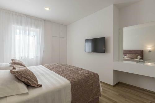 Luxury Villa Adonis Split With Private Pool, Jacuzzi, Sauna And Gym