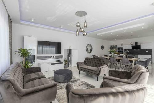 Luxury Villa Adonis Split With Private Pool, Jacuzzi, Sauna And Gym