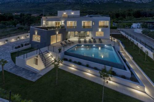 Luxury Villa Adonis Split With Private Pool, Jacuzzi, Sauna And Gym