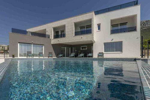 Luxury Villa Adonis Split With Private Pool, Jacuzzi, Sauna And Gym
