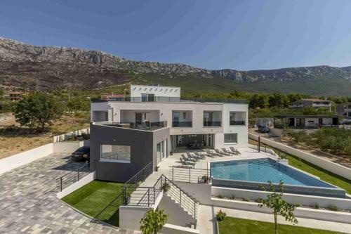 Luxury Villa Adonis Split With Private Pool, Jacuzzi, Sauna And Gym