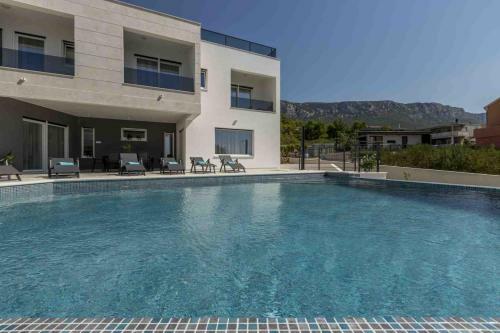 Luxury Villa Adonis Split With Private Pool, Jacuzzi, Sauna And Gym