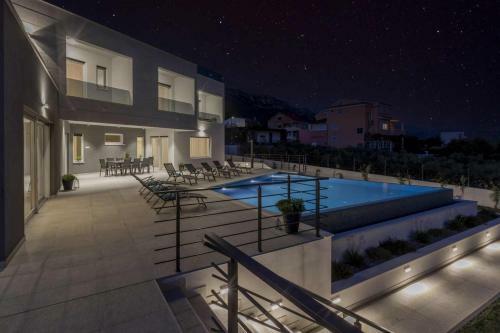 Luxury Villa Adonis Split With Private Pool, Jacuzzi, Sauna And Gym