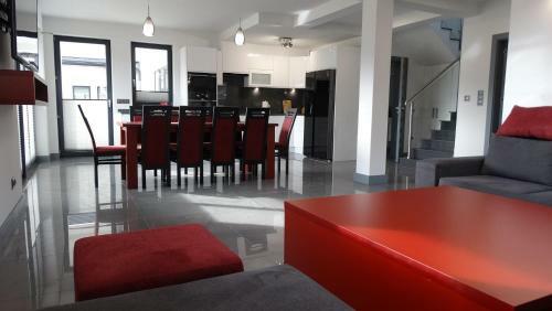 Domino-apartamenty Red