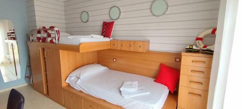 Apartamento �tico Con Piscina Y Barbacoa