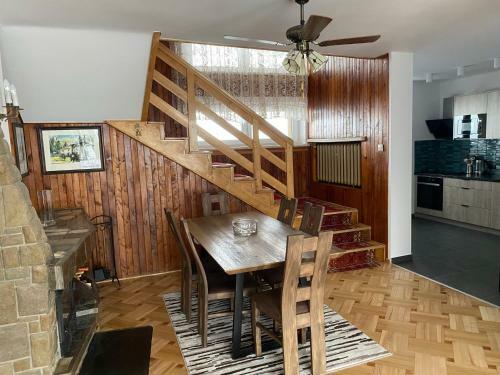 Apartament Dwupoziomowy W Willi Carmen