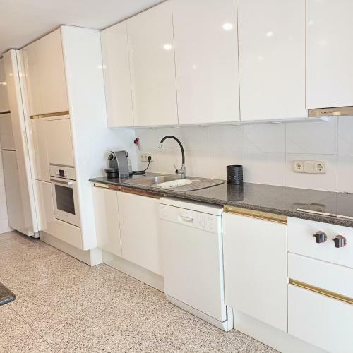 Amplio Apartamento A Primera L�nea de Mar Con Parking