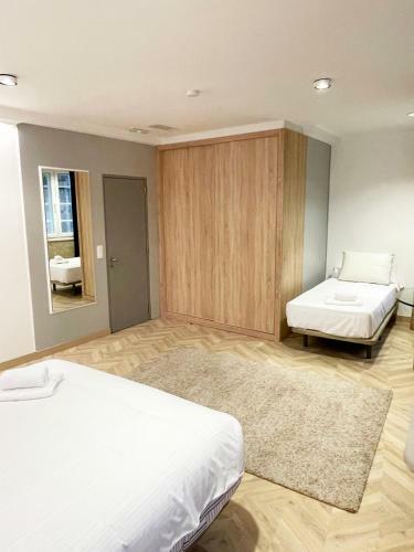 Hostal Pensi�n Iacobus Suites