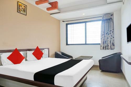 Collection O 81375 Hotel Amruta Deluxe Executive