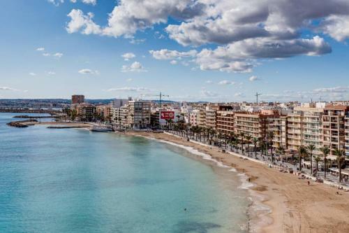 Apartment Ramon Gallud 204