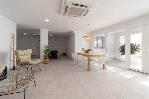 Bayview Hills, Luxury 2 Bedroom Apartment