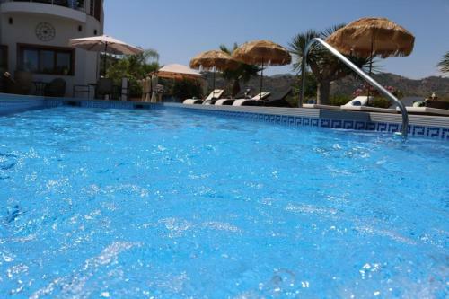 Exceptional Costa Del Sol Villa For 8, Hi Spec, Tranquil Setting, Amazing Views. Heated Pool.