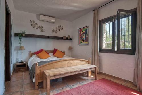 Luxury 4-bedroom Villa, Private Pool And Outhouse