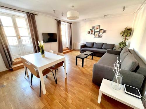 Apartamento Espacios Blanco Plaza Mayor - Con Vistas.