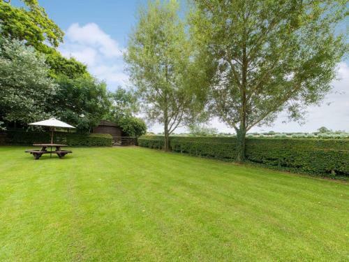1 Luckington Stables
