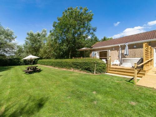 2 Luckington Stables