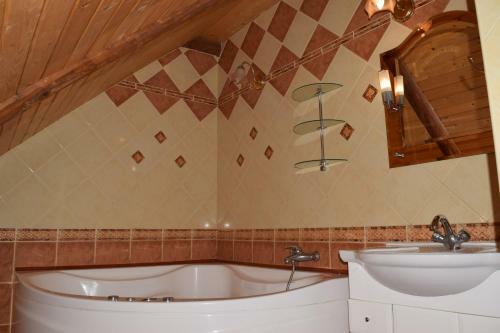 Agroturismo G�ralska Czarcia Chata Pod Ja?owcem