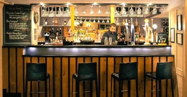 Hotel The George At Baldock