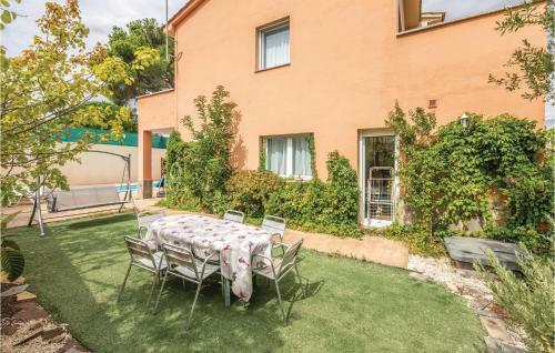 Two-bedroom Holiday Home In Vidreres