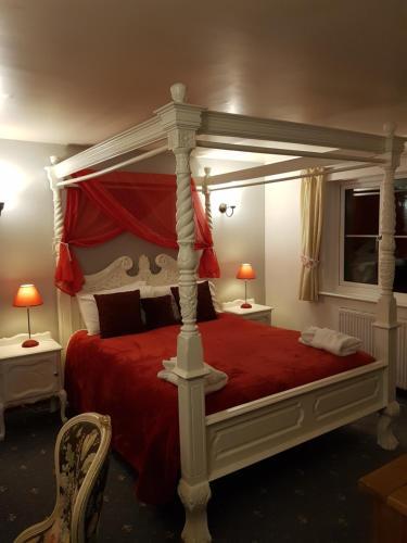 Dolbrodmaeth Riverside Hotel