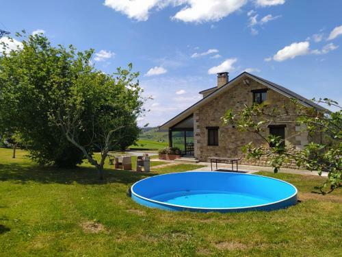 Casa Con Gran Jard�n Y Piscina En Cabarceno
