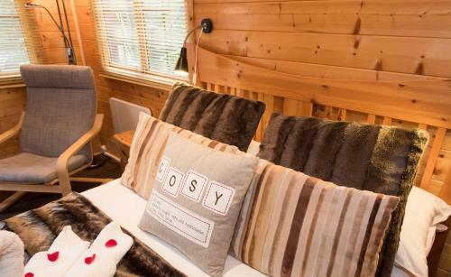 Hostal Cypress Log Cabins B&B