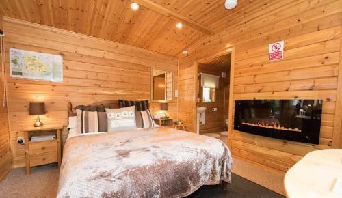 Hostal Cypress Log Cabins B&B
