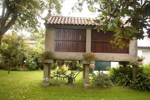 Vivienda R�stica Con Jard�n Y Patio Interior