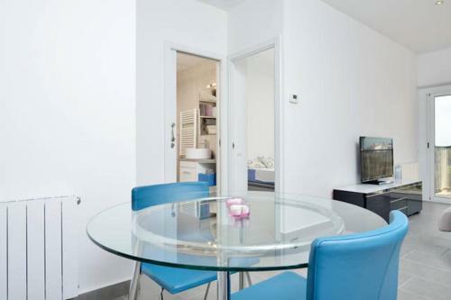 Cosy Well Situed Apartment With Sea View